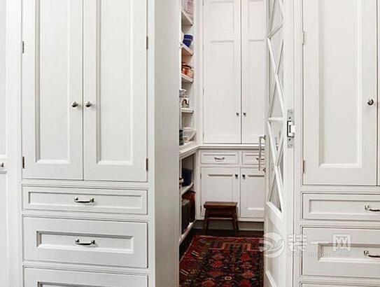 衣帽间隐形门设计效果图 这个冬日为你贮藏温暖